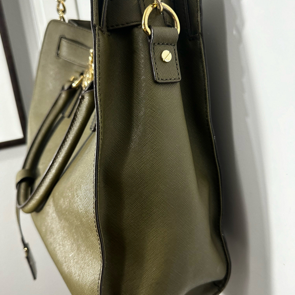Michael Kors Tote Gold Hardware - Picture 5 of 11